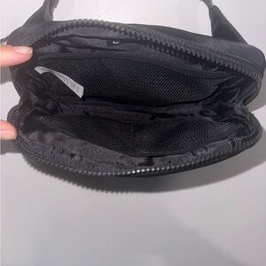 Lululemon 2L black belt bag